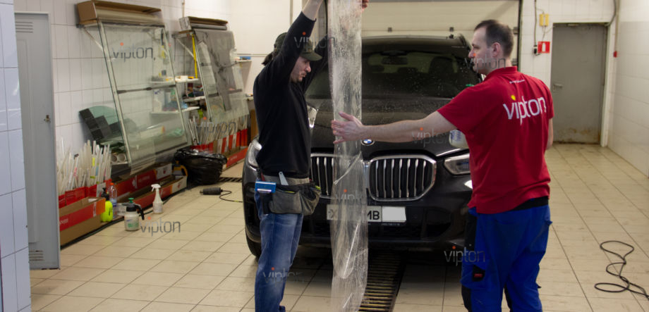 BMW X-5: защита лобового стекла 5
