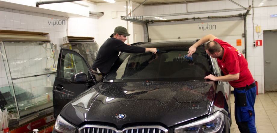 BMW X-5: защита лобового стекла 2