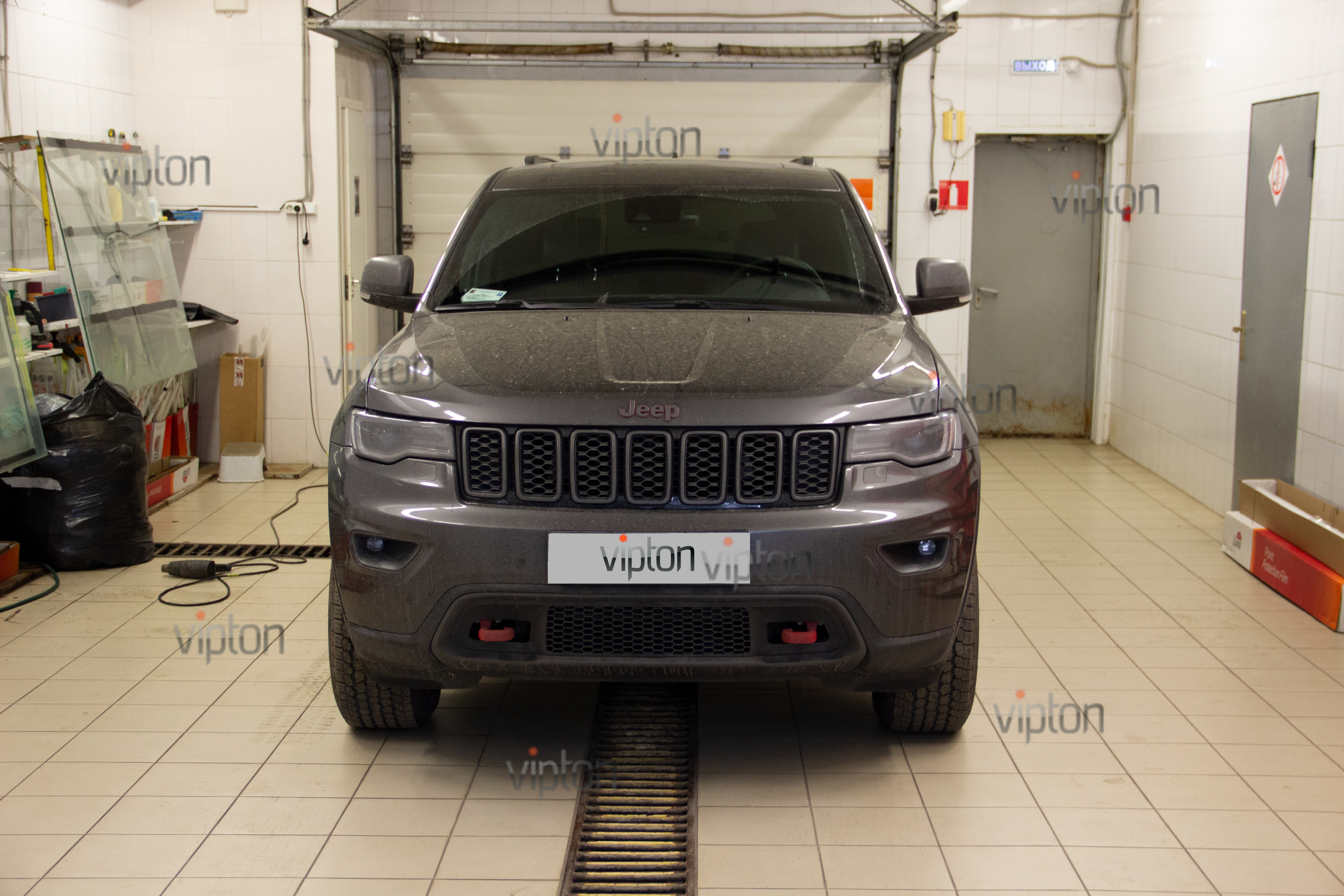 Jeep Grand Cherokee: тонировка - Портфолио наших работ - VipTon Москва