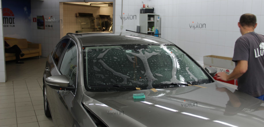 Volkswagen Passat: Бронирование лобового стекла 2