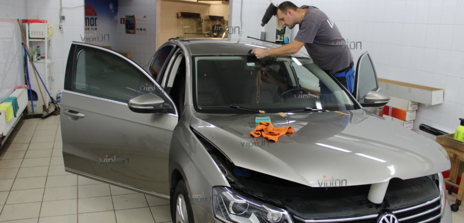 Volkswagen Passat: Бронирование лобового стекла 4