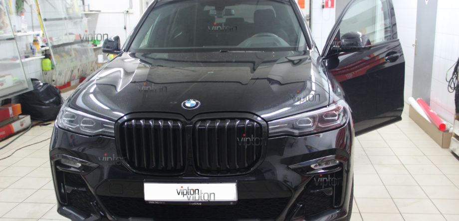 BMW X7: Тонирование задняя 1