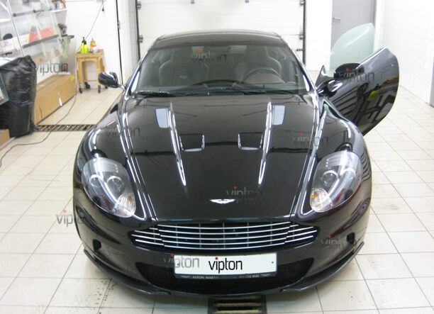 Aston Martin DB9 4